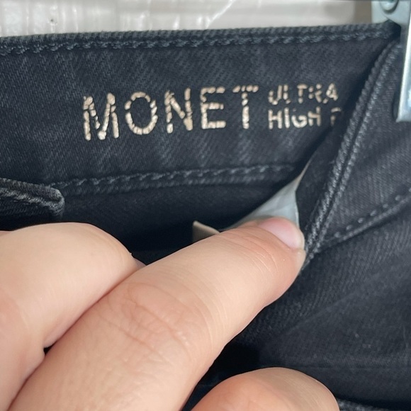 DL1961 x REVOLVE Monet Ultra High Rise Distressed Cutoff Black Denim Shorts, 25 - Picture 9 of 11